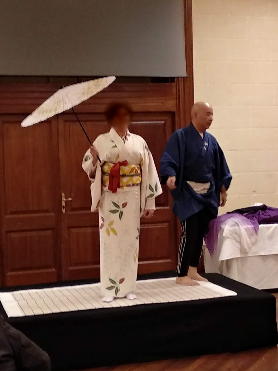 ゴゾ島にて日本の着物着付けデモンストレーション